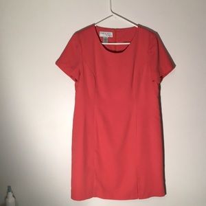 Coral short-sleeved mid dress